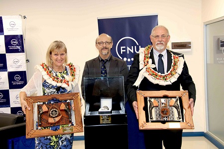 Fiji Times » A magyar nagykövet átadja a Gombok 180-at az FNU-nak