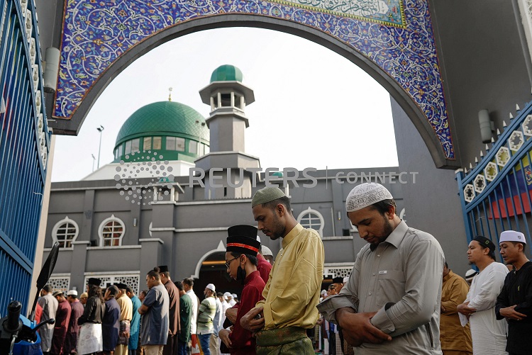 斐济时报 » 印度尼西亚、马来西亚穆斯林庆祝开斋节，因为对 COVID 的恐惧消退